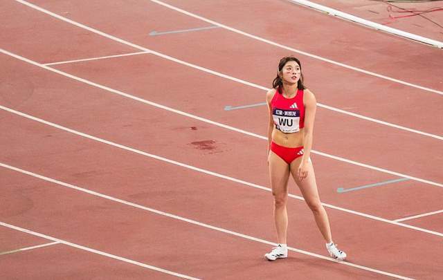 意渲染小妮, 我们应该给, 选手还会被 意渲染小妮, 我们应该给, 选手还会被