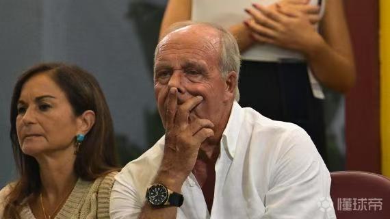 而且是非常, 一个人出席